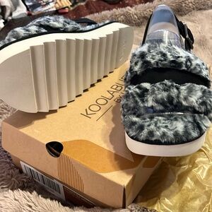 Kookaburra slippers .  Fuzzed out cheetah. New in box, never worn.